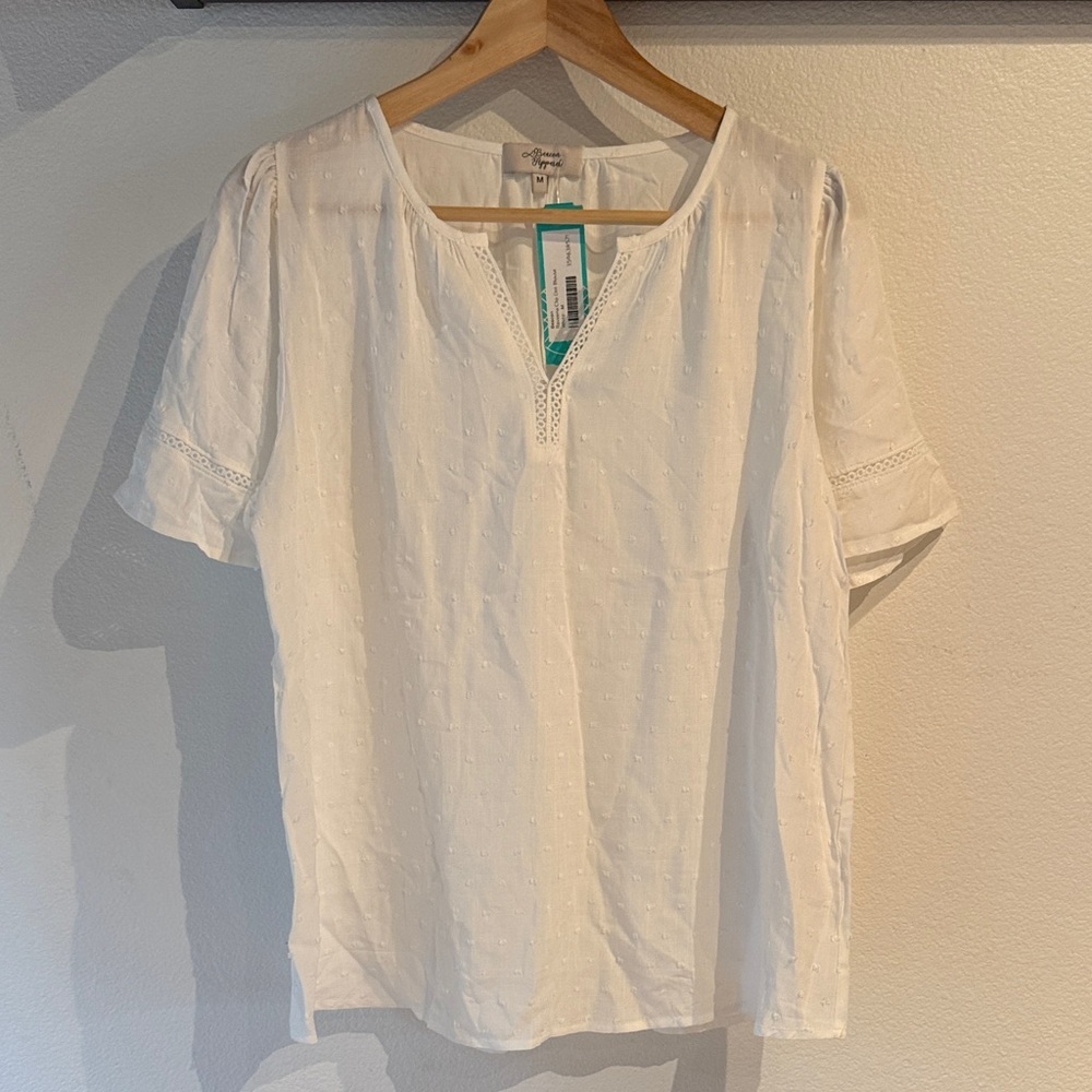 🆕 Beacon Apparel Raveena Clip Dot V Neck Relaxed Fit White Blouse, Size M - Picture 2 of 9